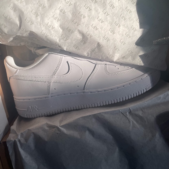 AF1 - Picture 2 of 5